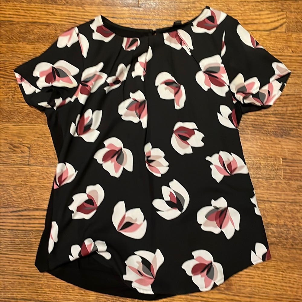 Women’s floral top - Size XS